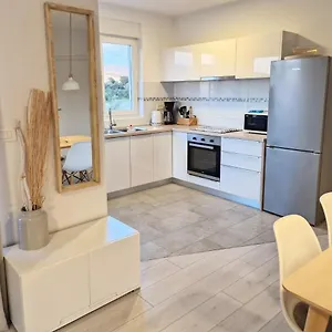  Apartment Nina