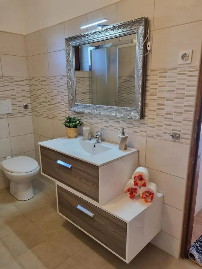 Apartmani Milenko Lubenice 0*,  Croatia